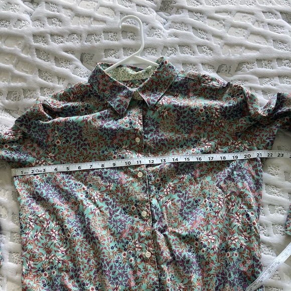 Foxcroft NYC Wrinkle Free size 12 Shaped Floral Button Down Collared Shirt - Picture 5 of 9